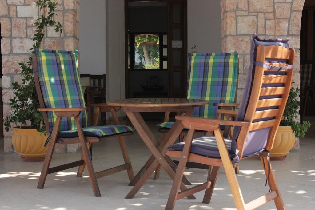 Hotel Delfini Adamantas  Buitenkant foto