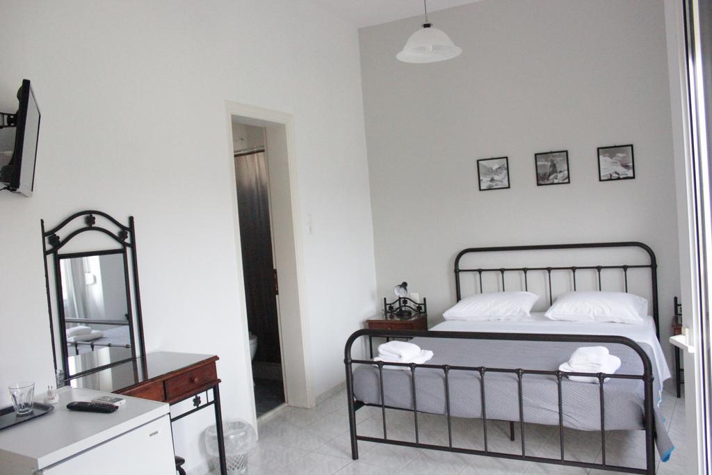Hotel Delfini Adamantas  Buitenkant foto