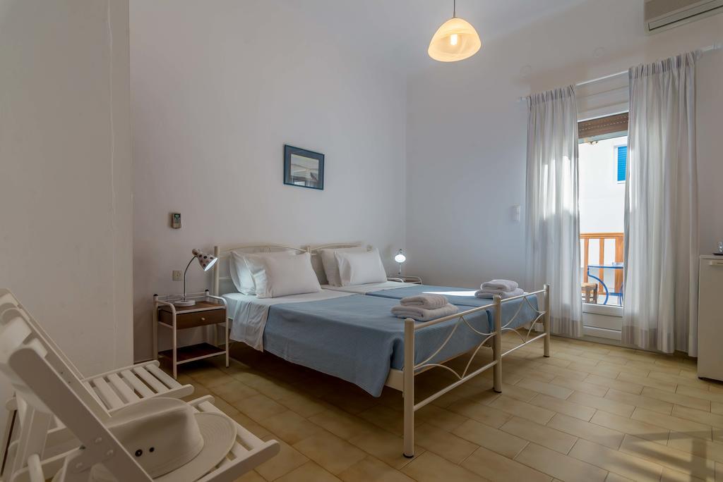 Hotel Delfini Adamantas  Buitenkant foto