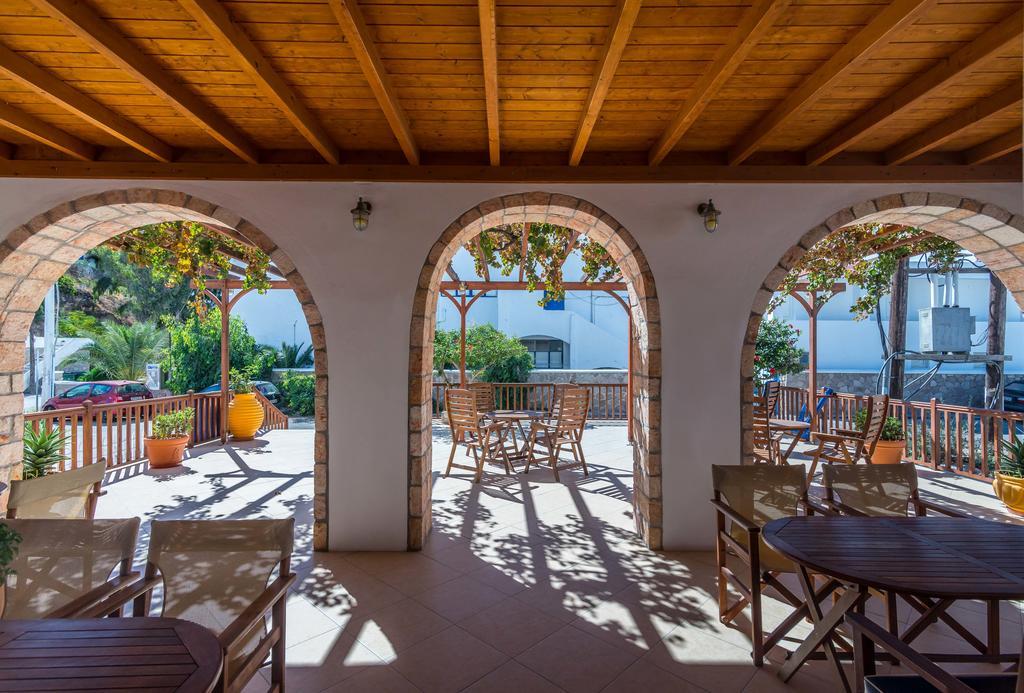 Hotel Delfini Adamantas  Buitenkant foto